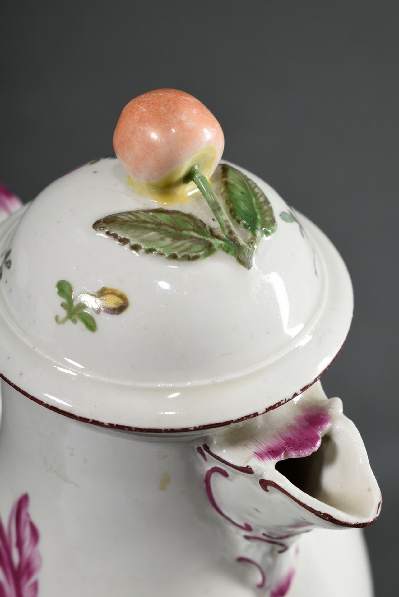 2 pieces of Ludwigsburg porcelain with polychrome floral painting and purple rim, 18th century: fou - Image 4 of 9