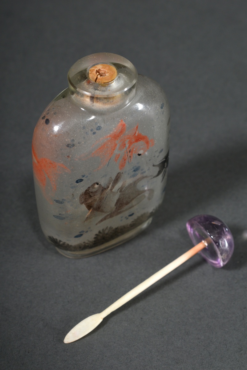 Glass snuffbottle with fine Neihua interior painting "6 veil tails in water", h. 7.2cm - Image 3 of 4