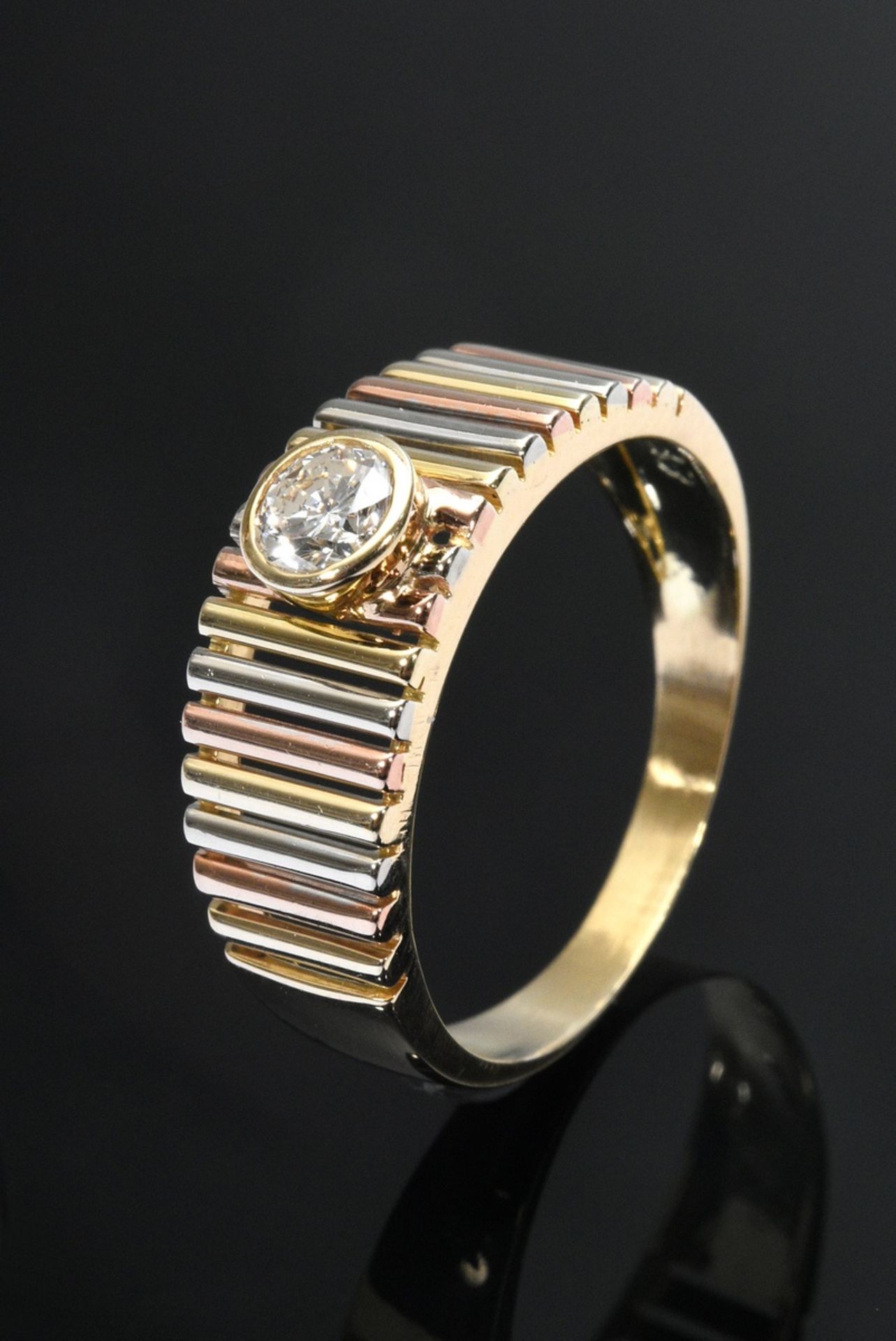 Tricolour gold 585 ring in stick pattern with brilliant-cut diamond (approx. 0.33ct/VSI/CR), 3.3g, 