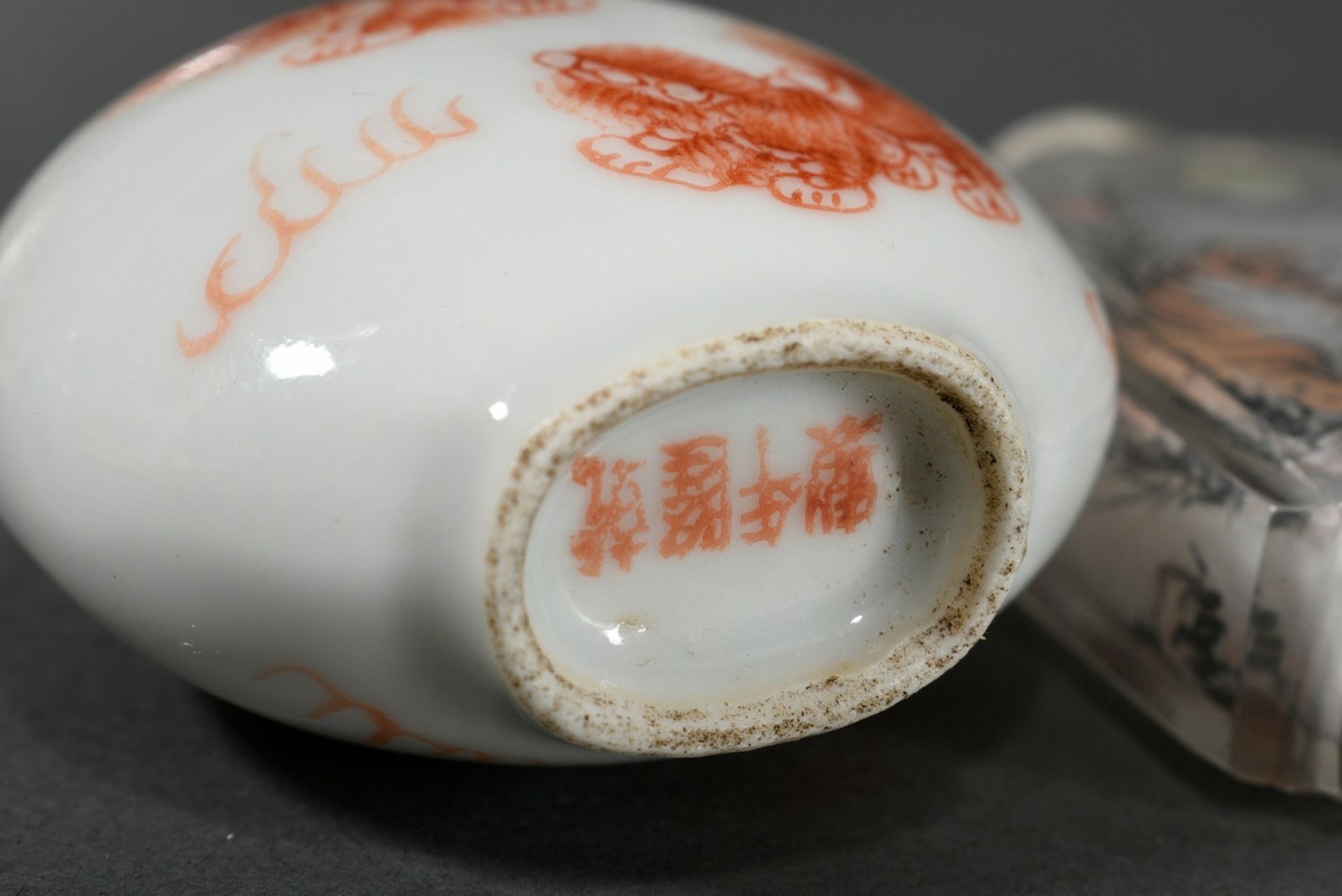 3 Various snuffbottles: Porcelain with Fo lion decoration, 4-character Qianlong mark / White opaque - Image 5 of 5