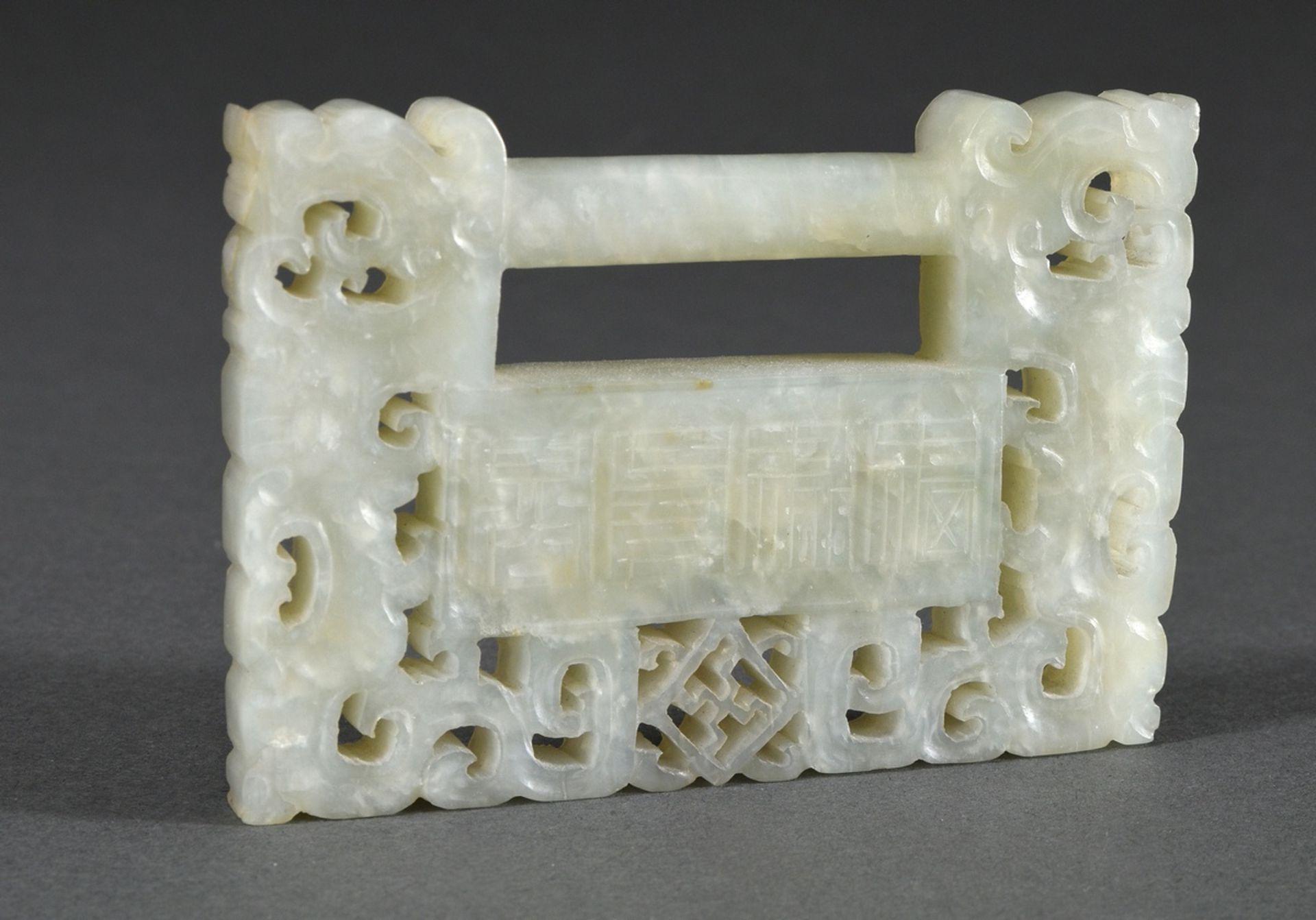 Miniature folding screen, light jade plaque in the shape of a box-lock, with dragon ornaments and c - Image 3 of 4