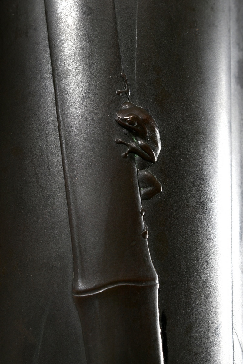 Ryoichi, Takano (*1907) fine bronze vase with reduced decoration "frog on bamboo", Showa period, bo - Image 4 of 7