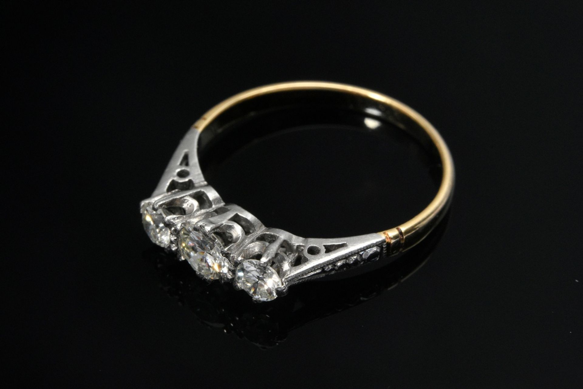 English yellow and white gold 750 trilogy diamond ring (together approx. 0.40ct/SI-P1/C-LY), 1,73g, - Image 2 of 4