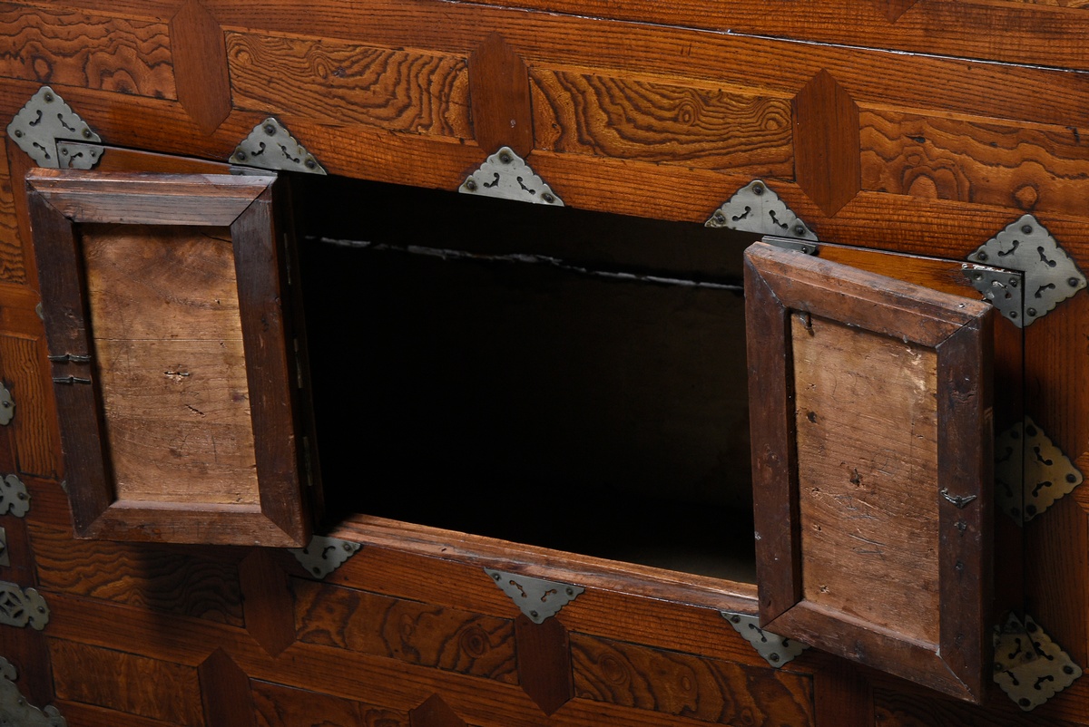 Small Korean cabinet "Icheungjang" with brass "butterfly" fittings on a coffered front with two doo - Image 9 of 9