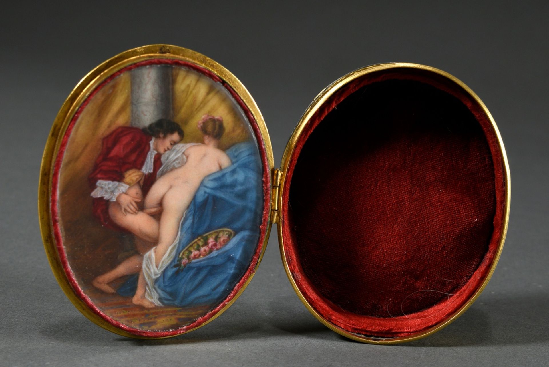 Oval erotic box with fine painted miniature in the lid "Lady of the Rococo" laterally inscribed "Is - Image 5 of 6