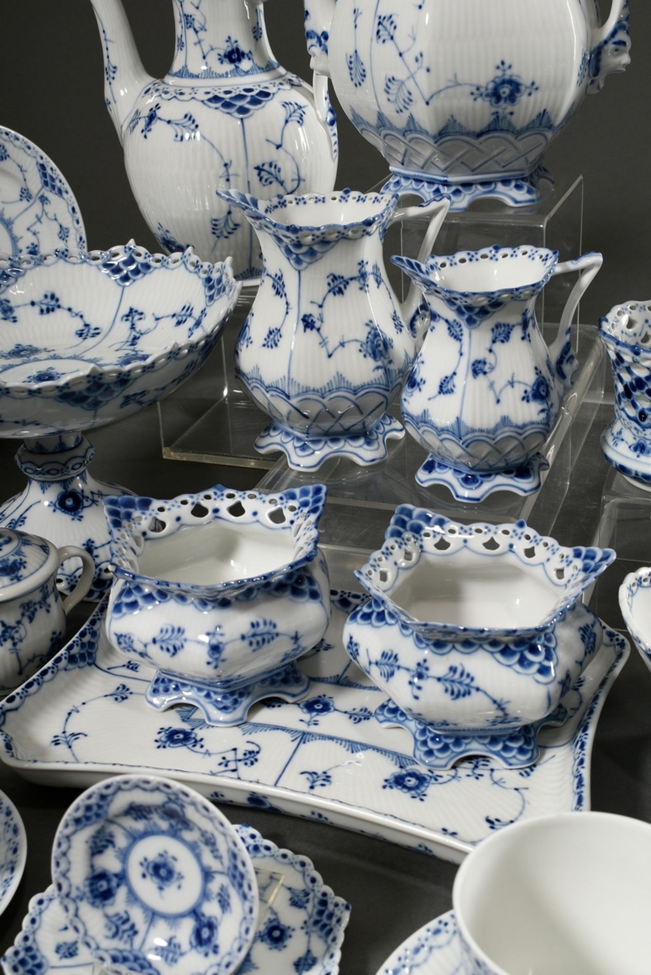 46 piece Royal Copenhagen coffee and tea service "Musselmalet full and half lace", 20th c., consist - Image 6 of 8