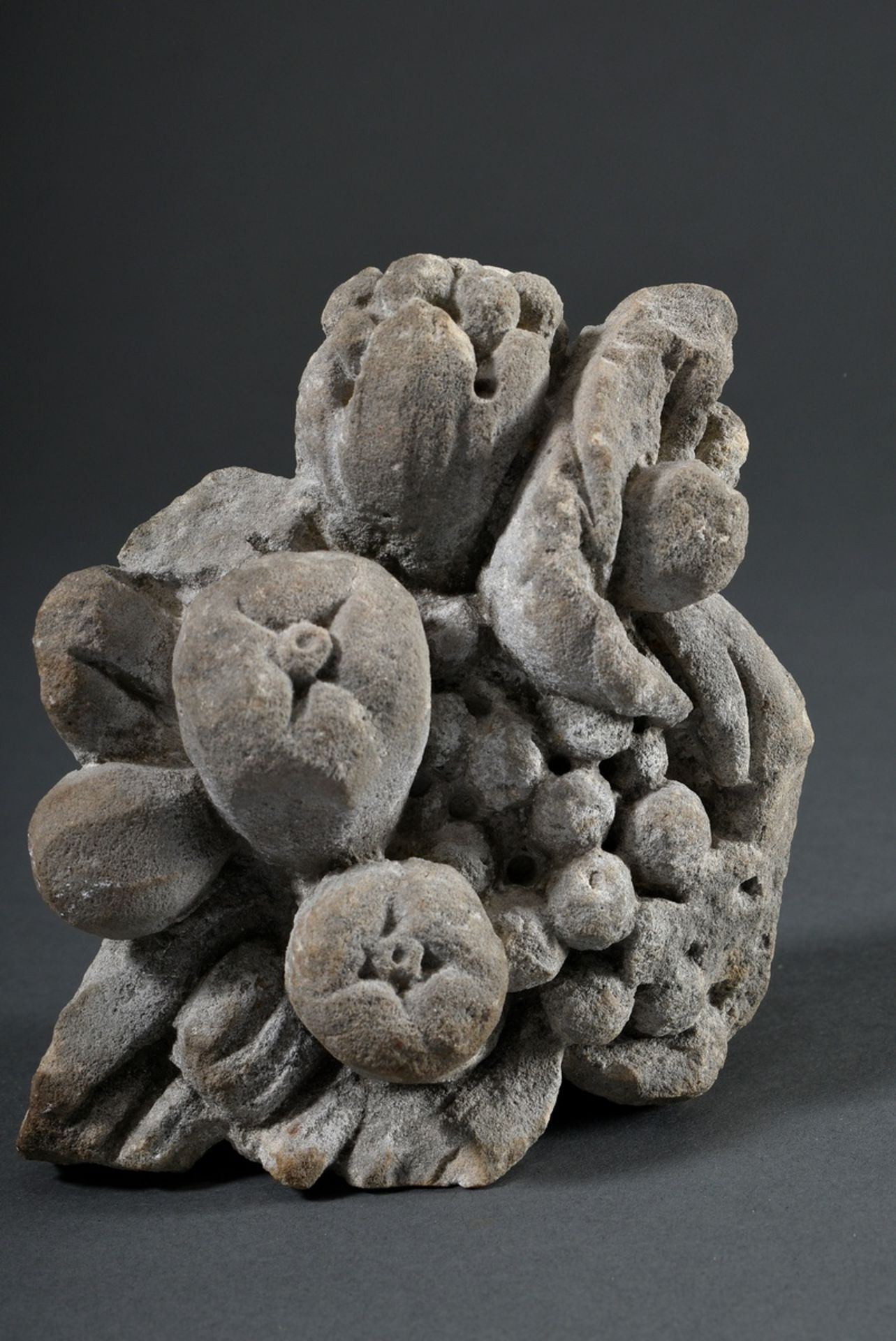 3 Various sandstone fragments "leaf volutes" and "fruits", 9x9,5/9x15/13,5x12,5cm, signs of aging - Image 6 of 8