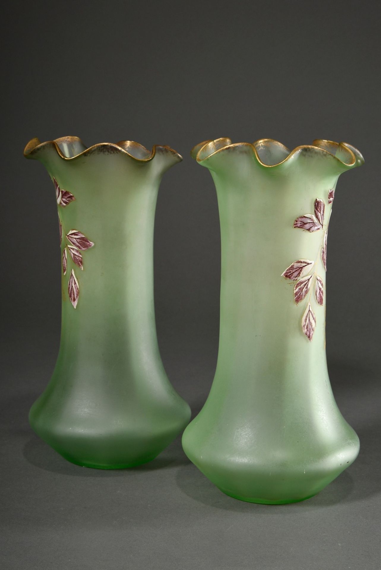 Paar Jugendstil Vasen mit floralem Dekor "Spatz auf Glyzinienzweig" in Emaillemalerei mit Purpurcam - Bild 2 aus 6