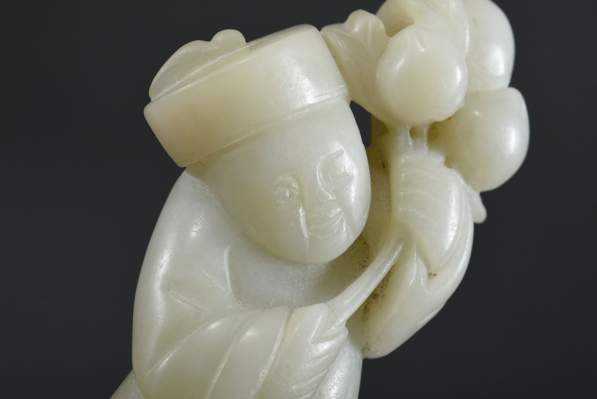 Celadon jade figure "Boy with peaches", China probably Qing Dynasty, on the back adhesive label "Sa - Image 4 of 5