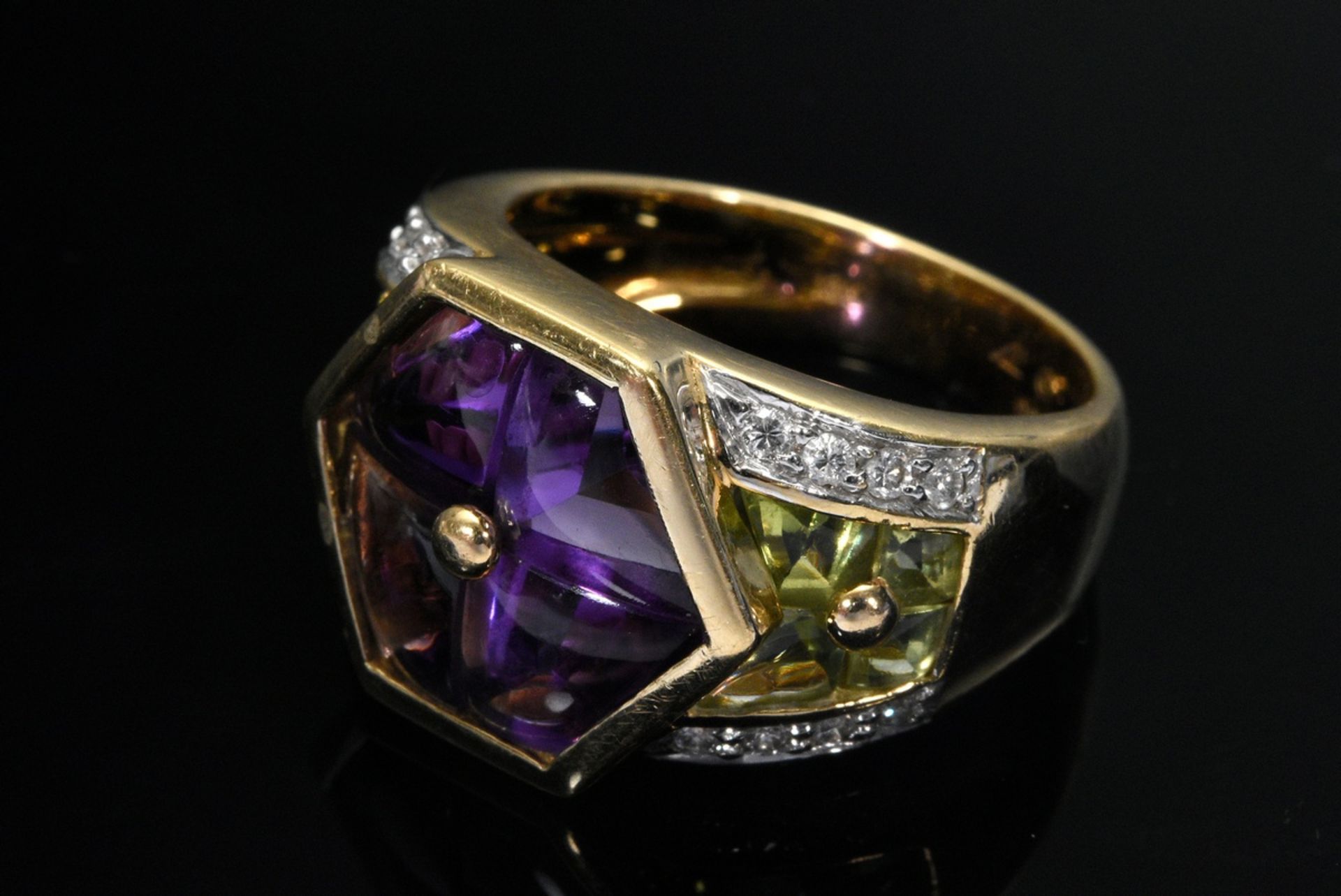 Moderner  Gelbgold 750 Ring mit eingeschliffenen Amethysten und Peridots in Magic Setting sowie kle - Bild 2 aus 4