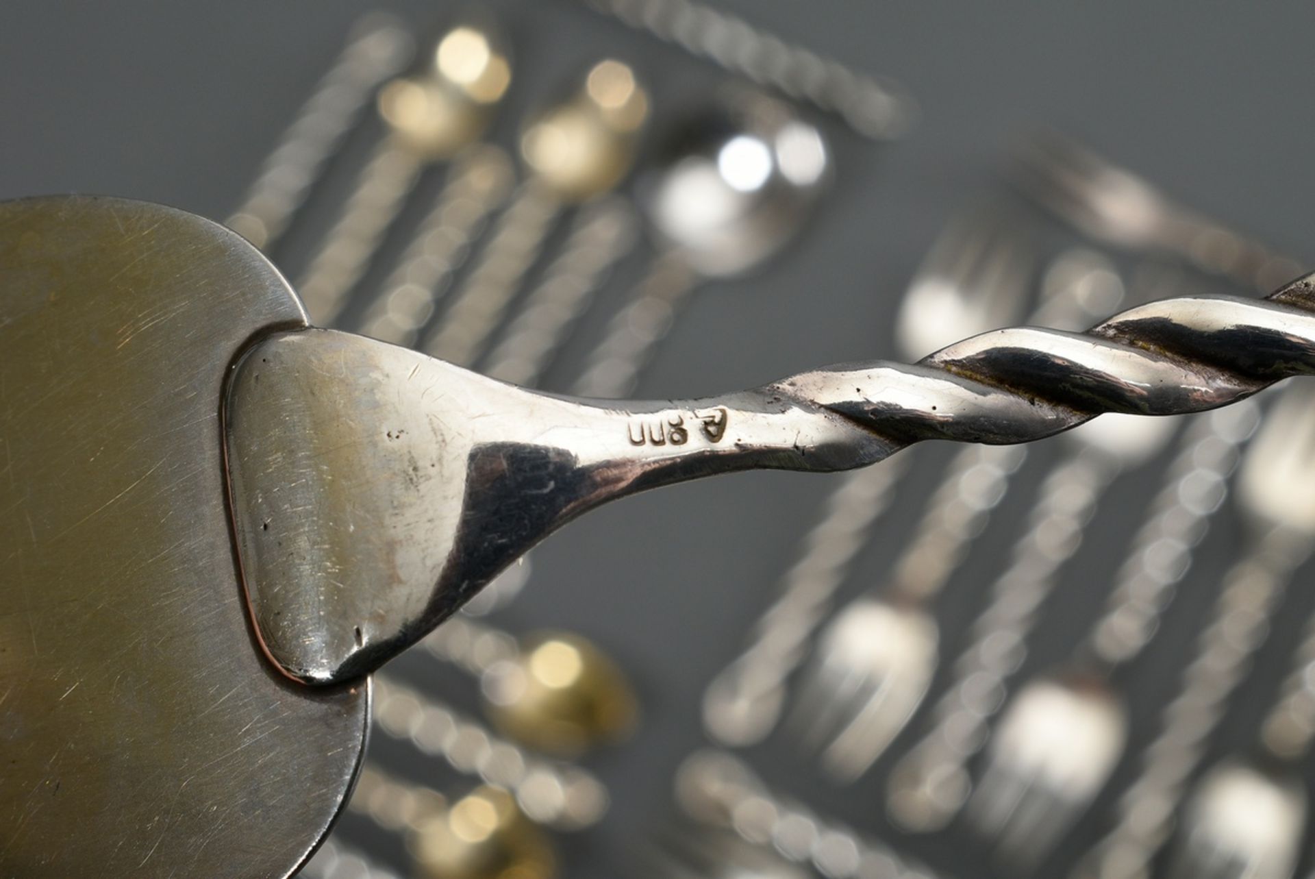 28 pieces Midcentury cake servers with cord pattern, unknown maker's mark, mid 20th century, silver - Image 3 of 3