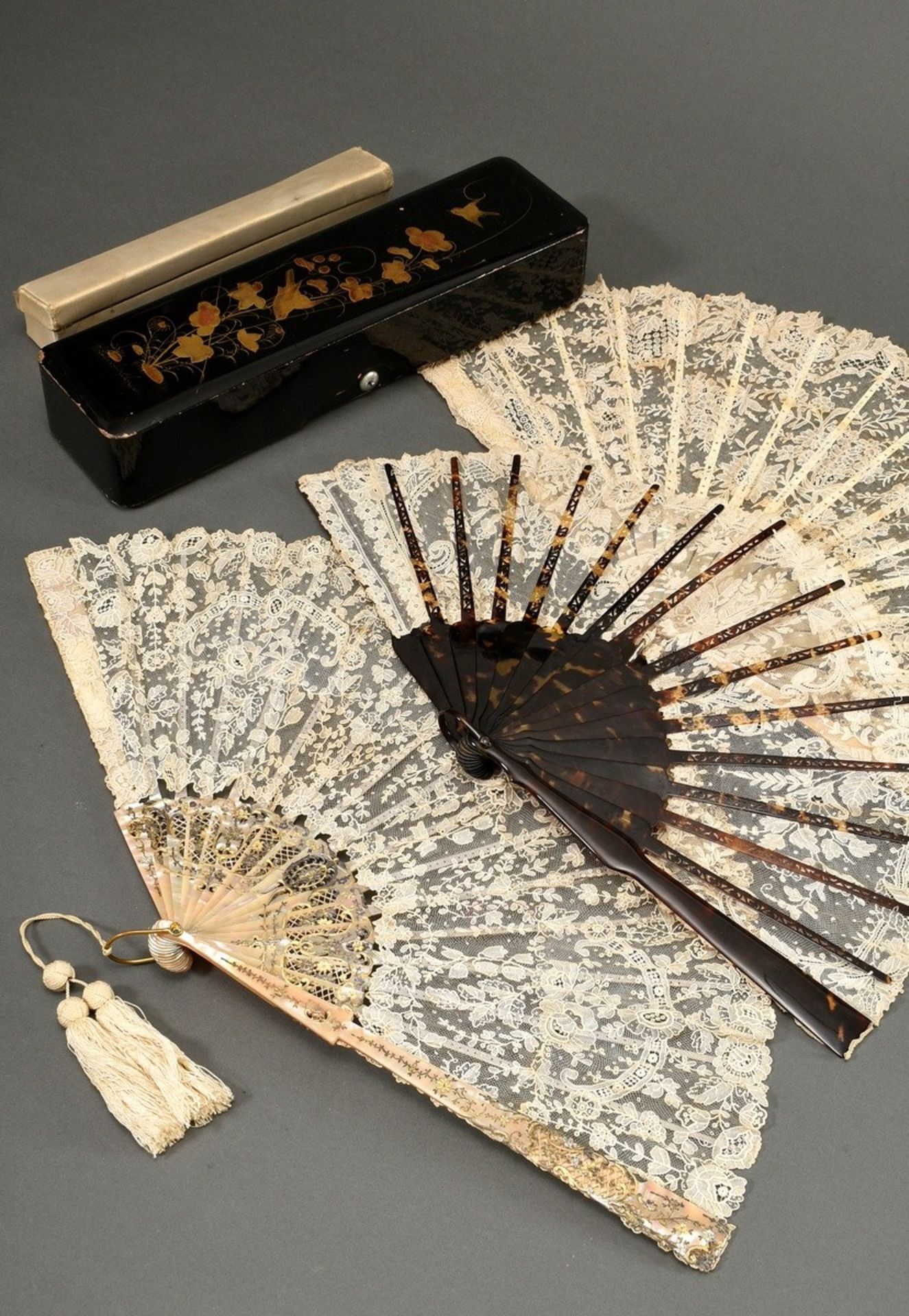 3 Various lace fans, 1x tortoiseshell in silk-covered box by Stern Brothers New York, 1x mother-of-