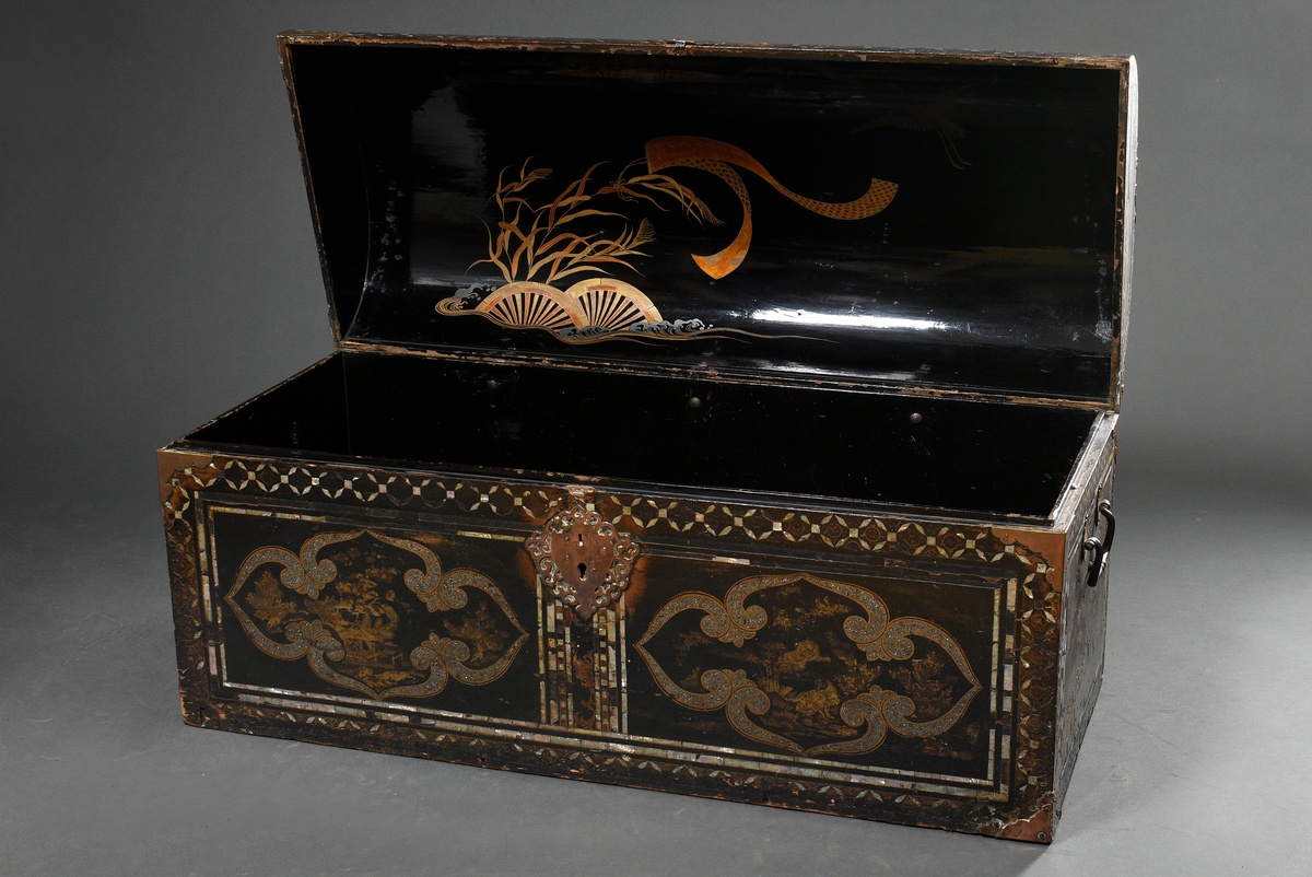 Museal Nanban Urushi lacquer chest with mother-of-pearl inlays and gold lacquer painting, Japan Mom - Image 9 of 11