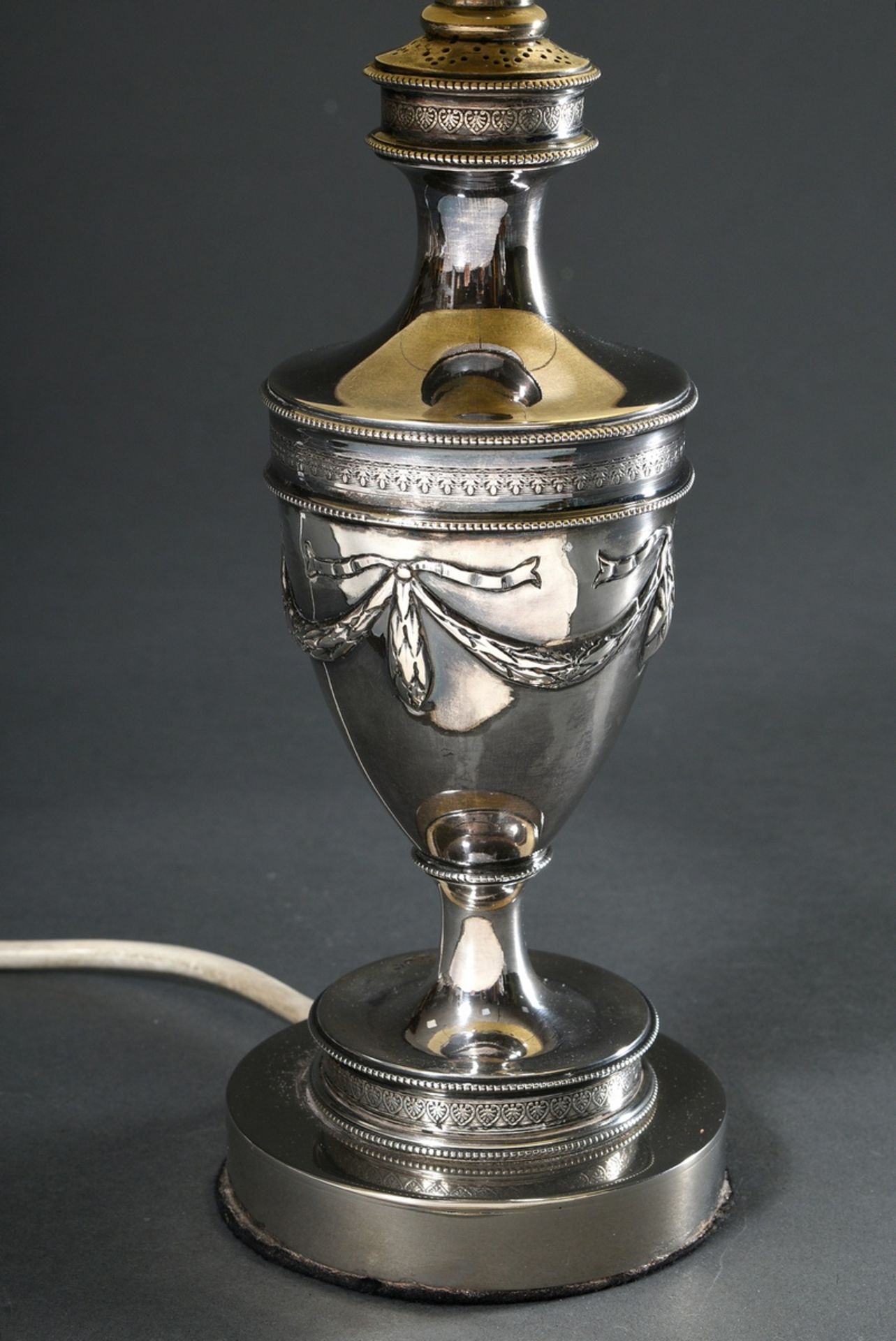 Tischlampe mit Vasenfuß im Louis XVI Stil, Herstellerpunze undeutlich, um 1900, Silber 800 (gefüllt - Bild 2 aus 4