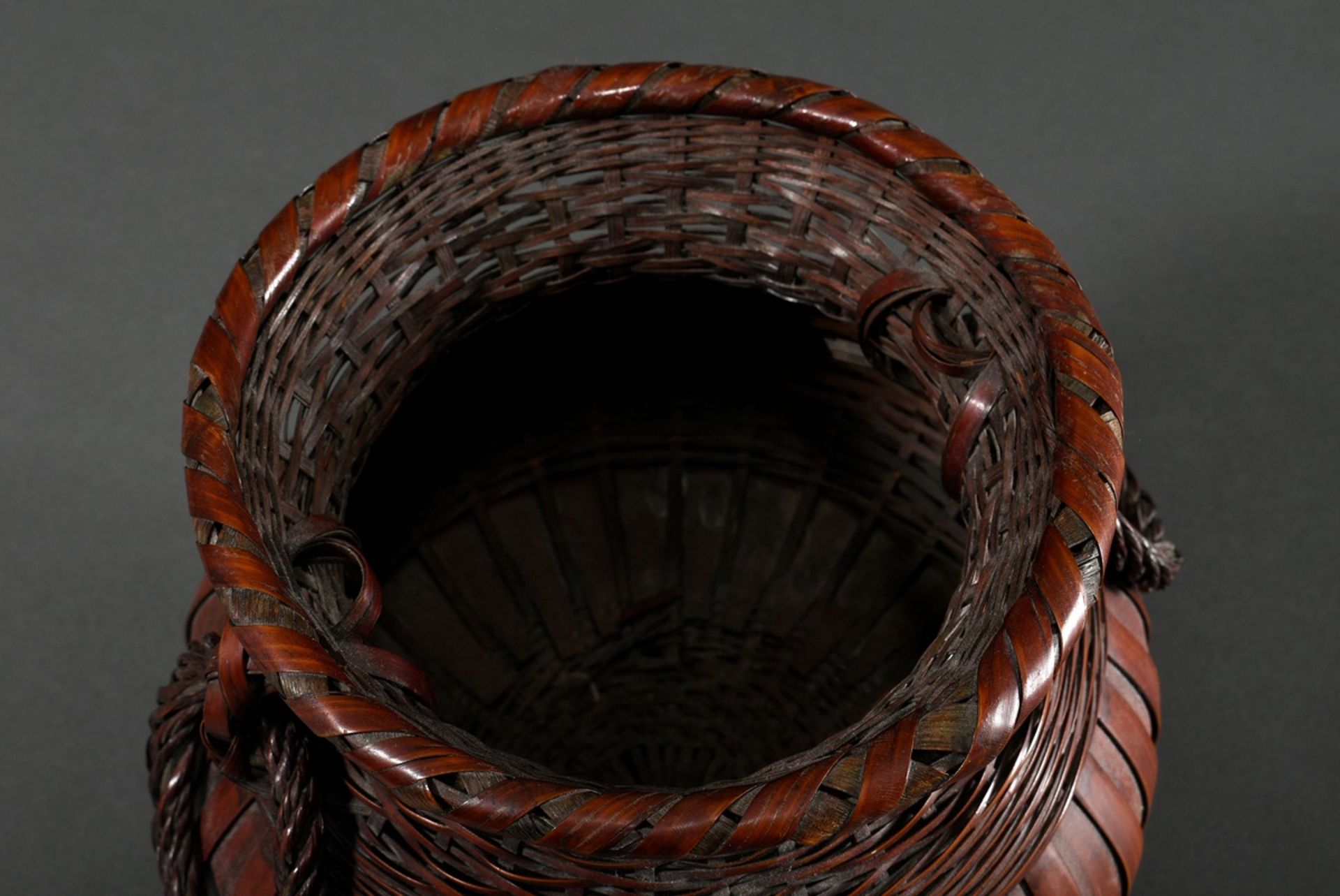 Ikebana basket with handles, lacquered bamboo wickerwork, Japan Meiji/Showa period, h. 21cm - Image 3 of 4