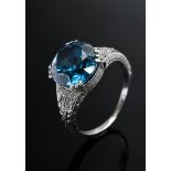 Antiker gravierter Platin Ring mit synthetischem blauem Spinell und 8 seitlichen Achtkantdiamanten,