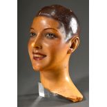 Wachs Mannequin Kopf in naturalistischer Ausformung mit polychromer Staffage, 1920er Jahre, H. 31cm