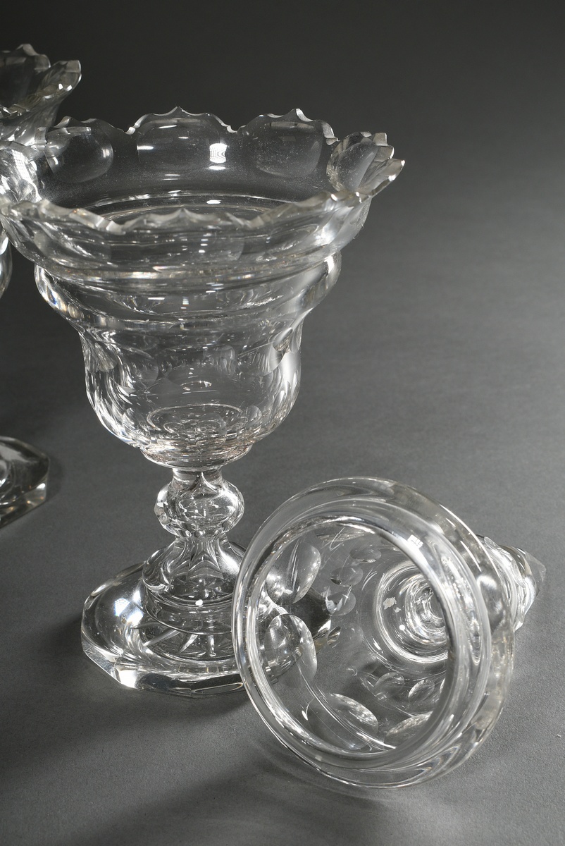 Pair of crystal lidded vessels with olive cut, 19th c. H. 28,5cm, minimally bumped - Image 3 of 4