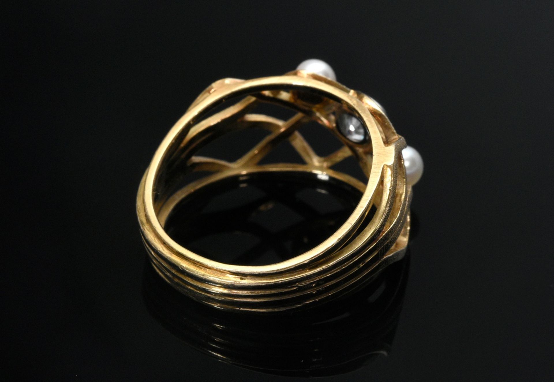 Handmade yellow gold 750 ring with old cut diamond (ca. 0.20ct/SI/CR) and 2 cultured pearls, 5,1g,  - Image 3 of 3