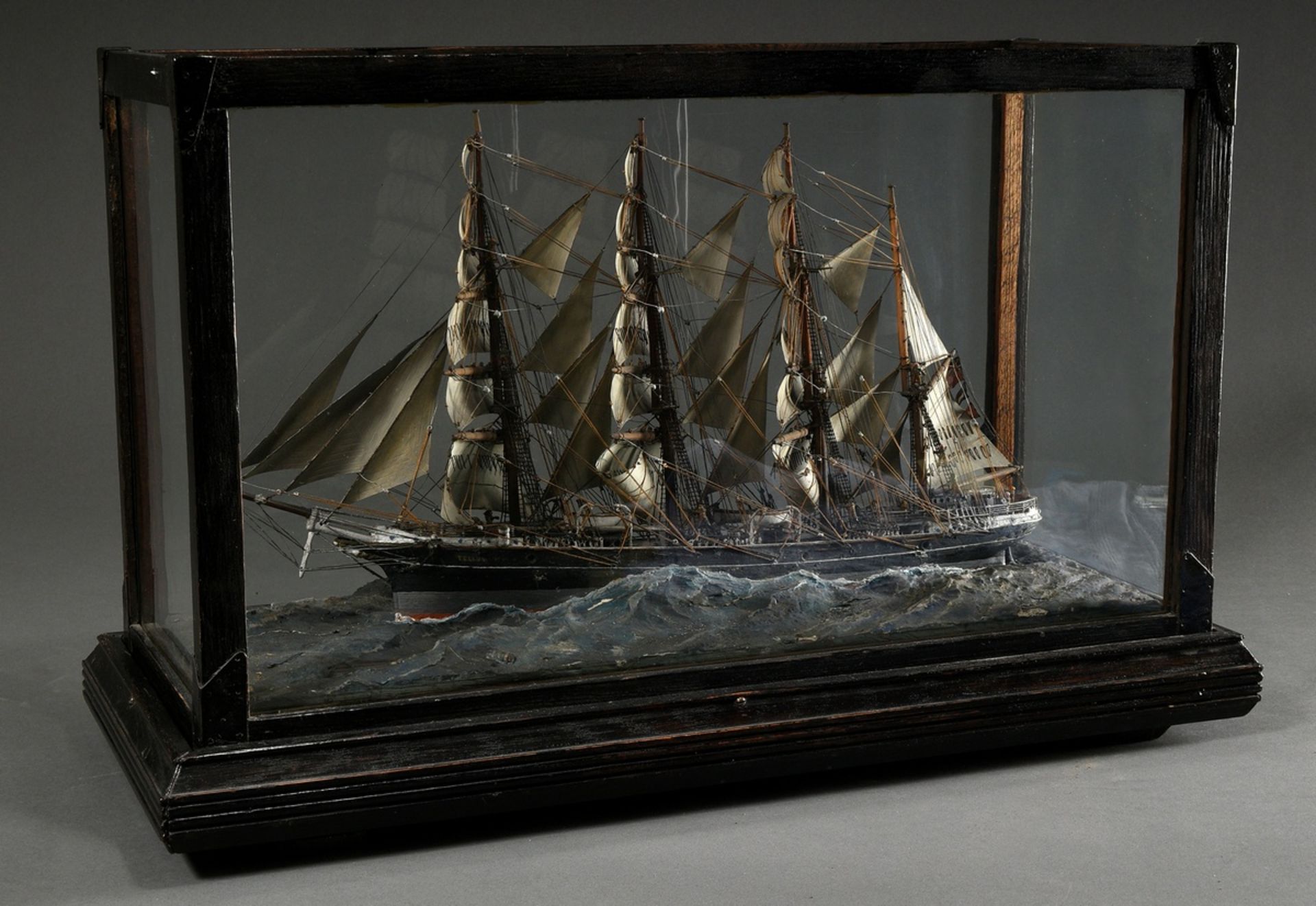 Diorama with full-ship model "Four-master 'Tellus'", around 1900, 41,5x66,5x28,5cm, small defects,  - Image 6 of 12