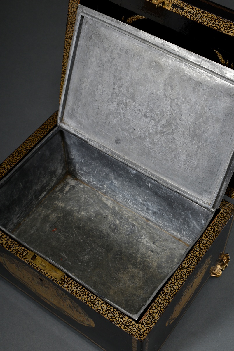 Lacquer tea chest with mythical creature feet, reserves in gold lacquer "animated courtly scenes",  - Image 9 of 9
