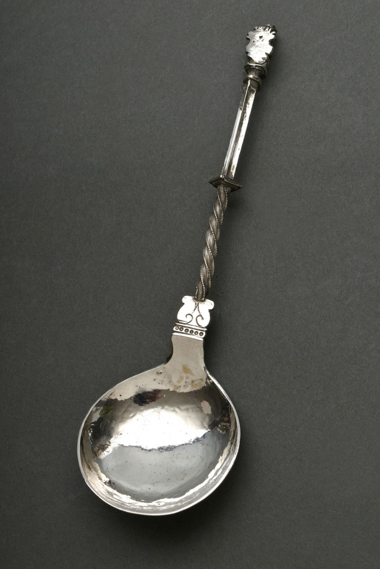 Renaissance spoon with columnar handle and sculpted grip end "lions with escutcheon", MM: "'PE' in 