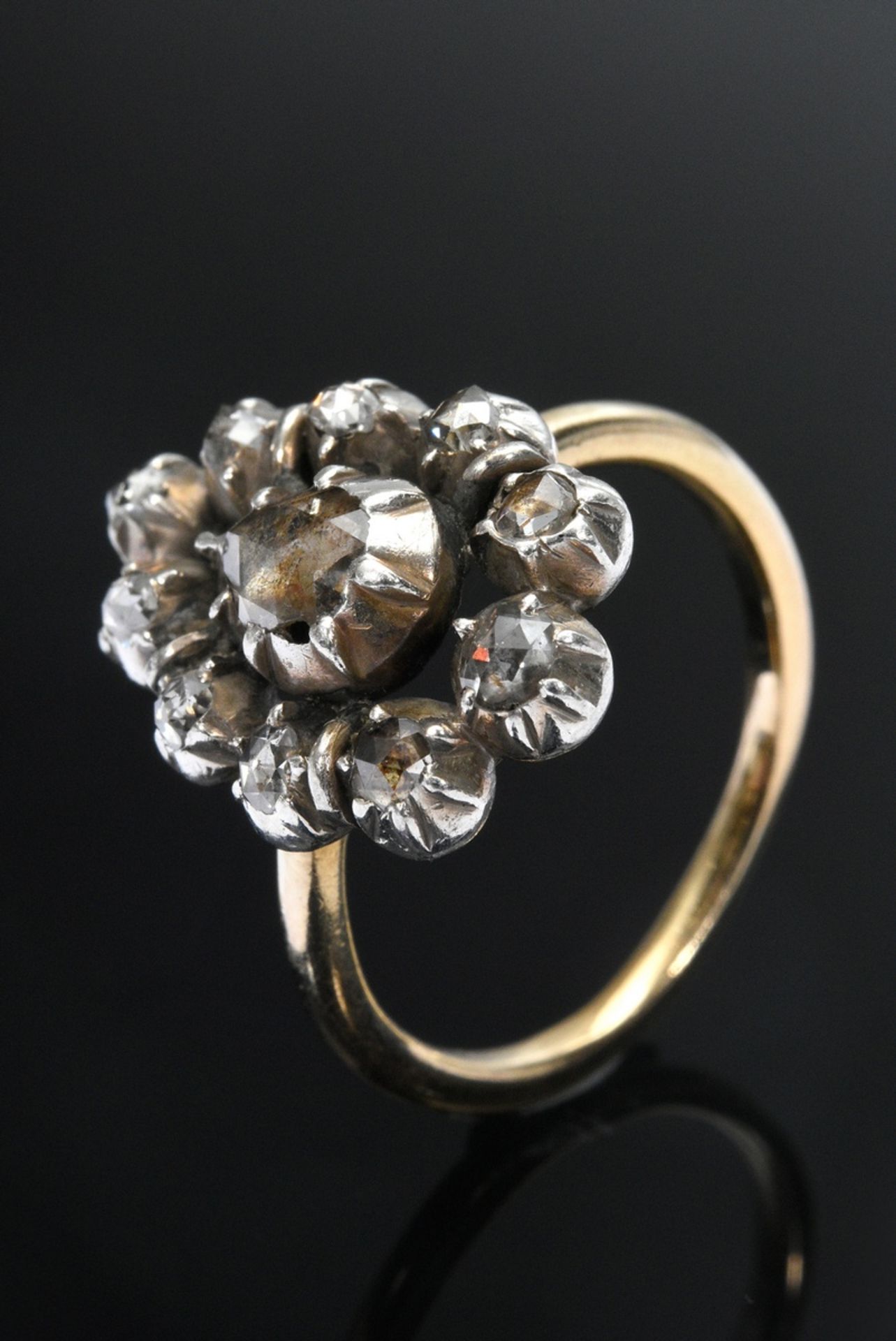 Yellow gold 750 ring with antique drop silver element and diamond roses (together approx. 0.45ct/SI