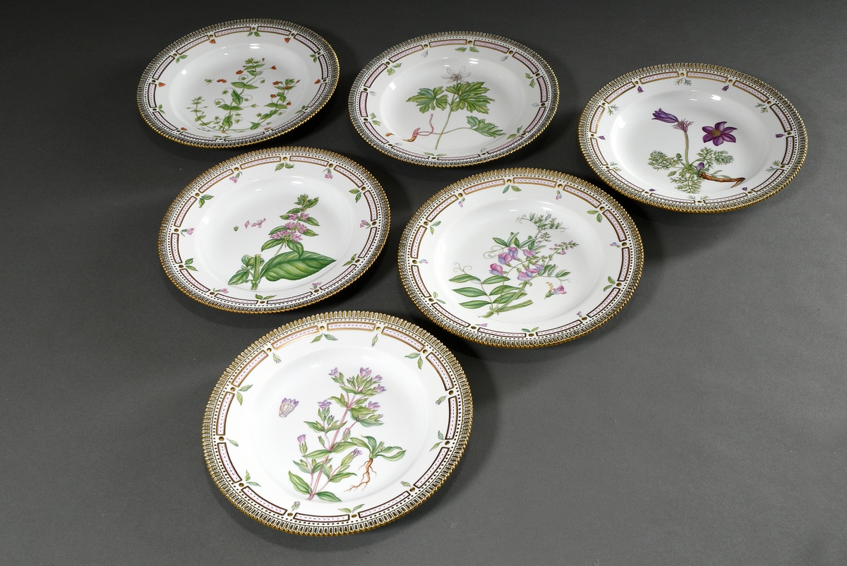 6 Royal Copenhagen "Flora Danica" dinner plates with polychrome painting in the mirror and gold dec - Image 2 of 15