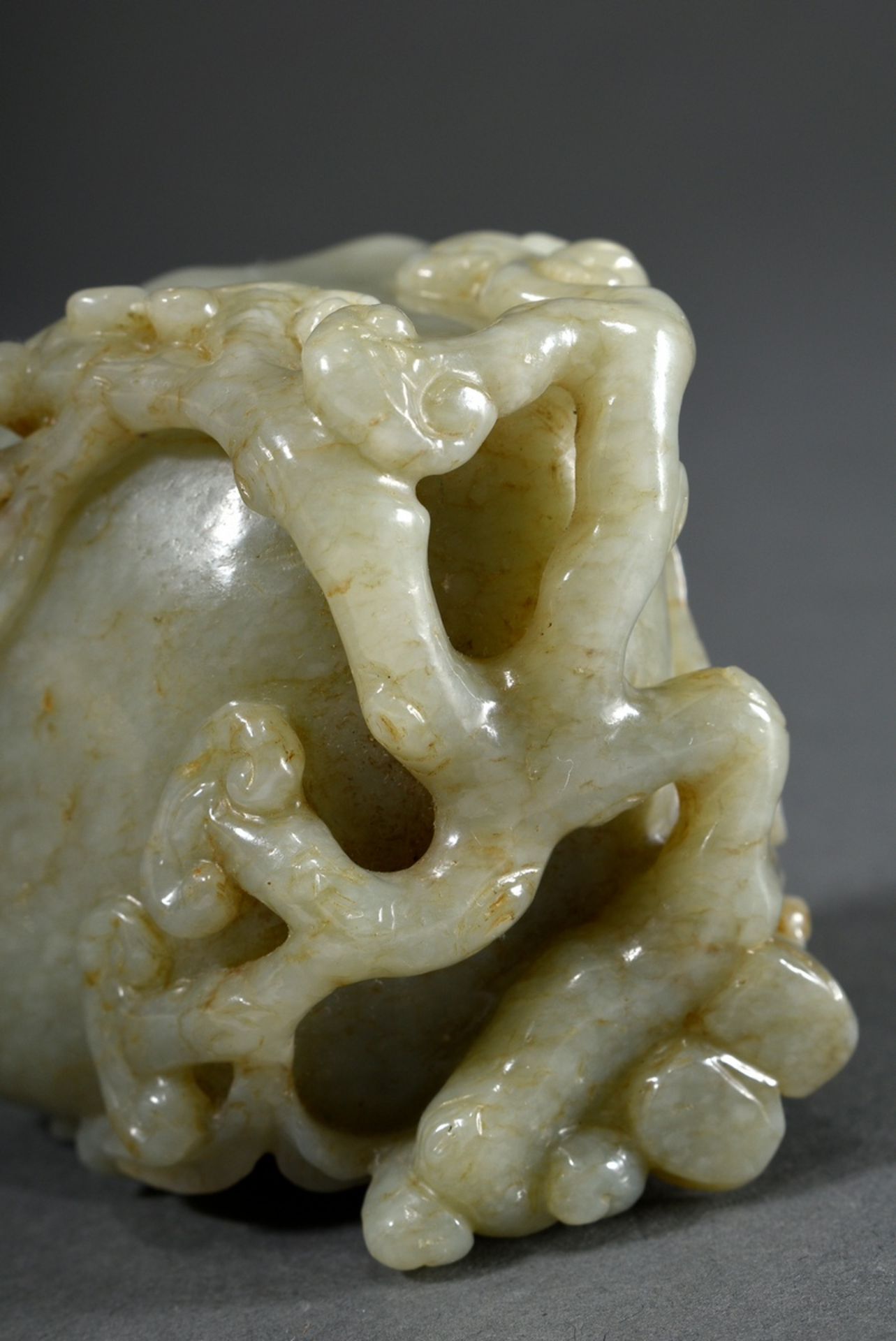 Detailed celadon jade cup "Boy with giant peach and lingzhi mushrooms", China probably Qing Dynasty - Image 4 of 5