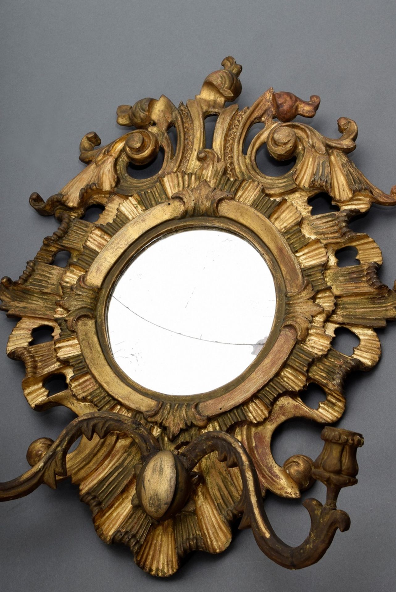 Paar barocke Wandblaker mit Spiegeln und 2 Kerzenarmen, Holz vergoldet, Mitte 18.Jh., 55x39,5cm, 1x - Bild 2 aus 8