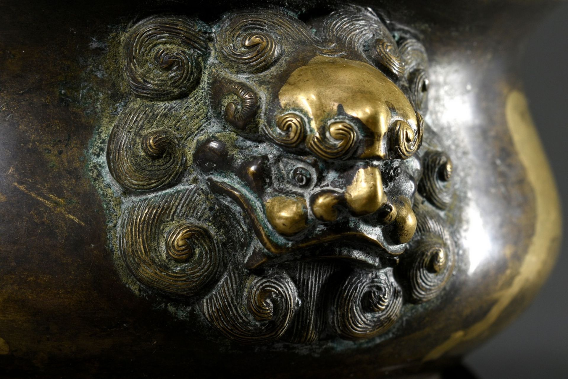 Bronze censer with gold-plated decoration and finely worked lion heads, Qianlong seal mark, on late - Image 3 of 9