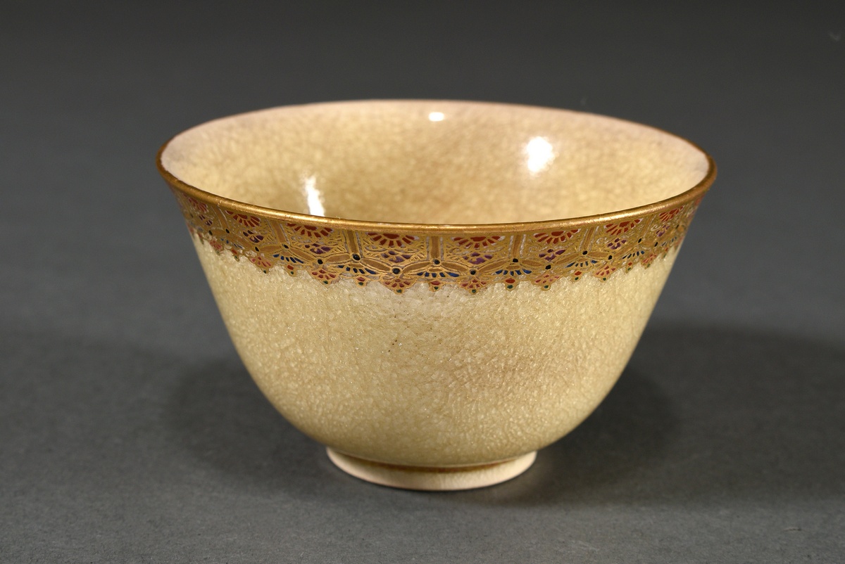 A simple Satsuma pot with clear craquelé glaze and ornamental rim in gilding and enamel colours, si
