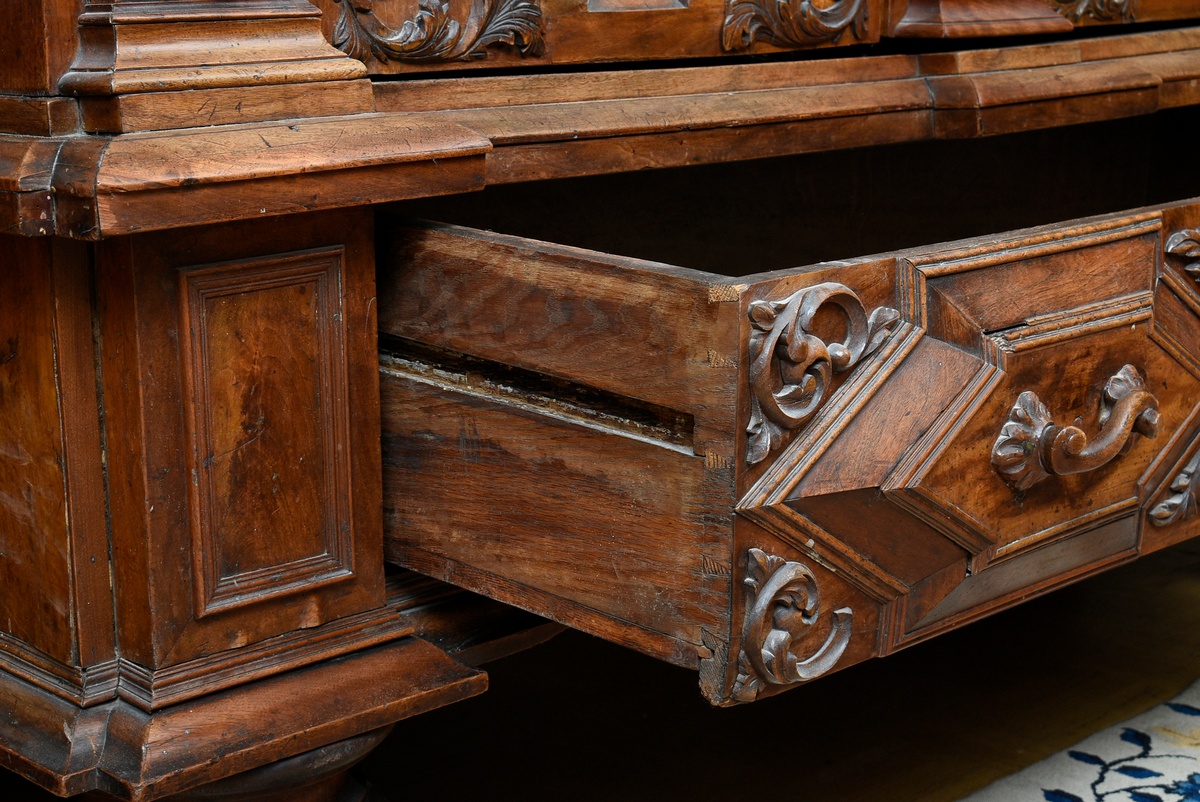 Hamburg hall cupboard, so-called "Schapp" with rich partly fully plastic rocaille, tendril and figu - Image 17 of 21