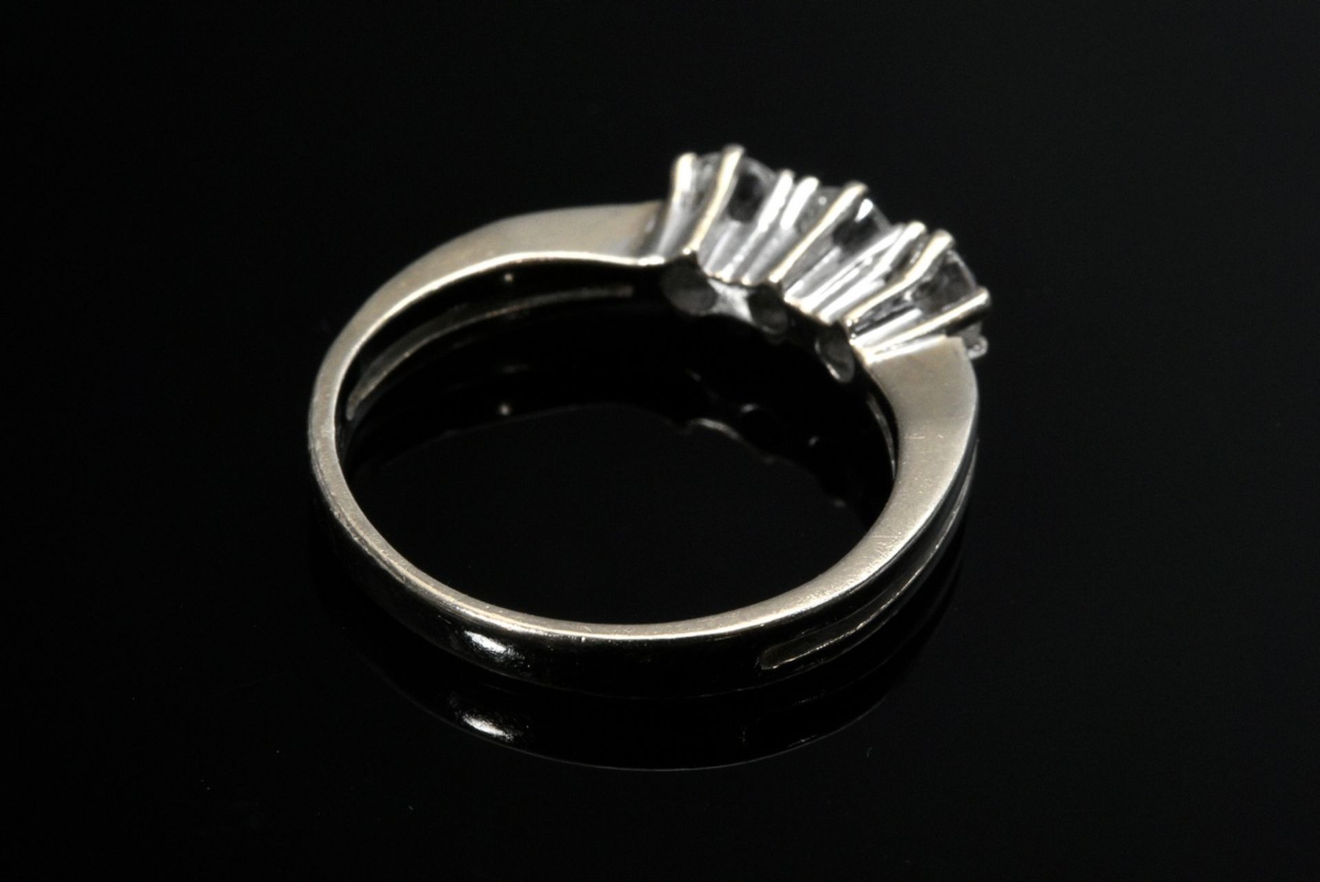 Classic white gold 585 trilogy diamond ring (together approx. 0.66ct/VSI/W), 2,7g, size 53, engrave - Image 4 of 4