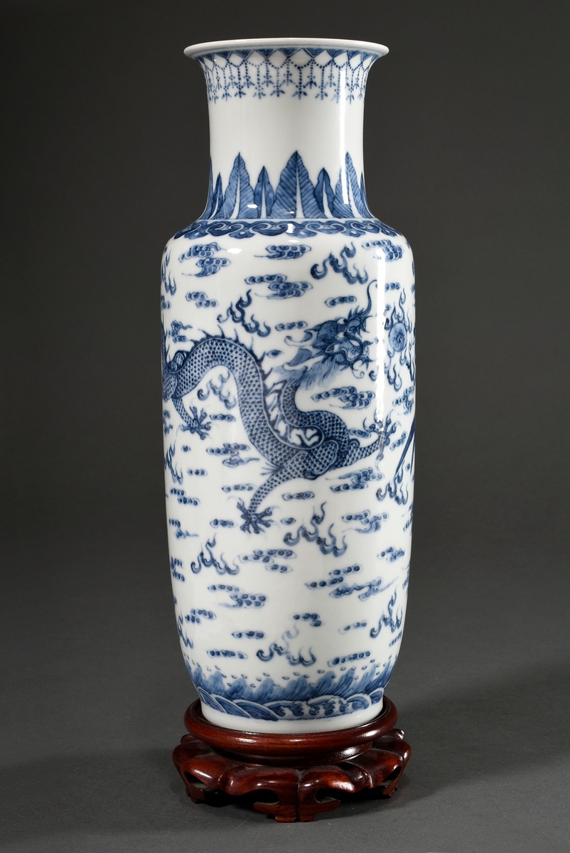 Rouleau vase with blue painting "5-clawed dragon and phoenix with flaming pearl", 6-character Qianl - Image 2 of 5