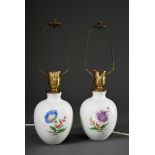 Paar Meissen Vasen "Deutsche Blume" als Tischlampen montiert, 20.Jh., H. 37cm, 2 Schleifstr., Schir