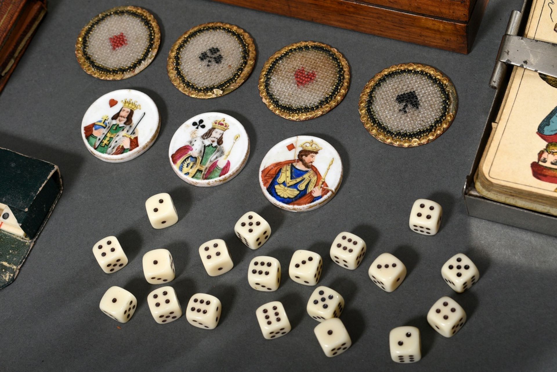 29 Various pieces of playing utensils: 4 pearl playing chips in leather case with floral embroidery - Image 2 of 5