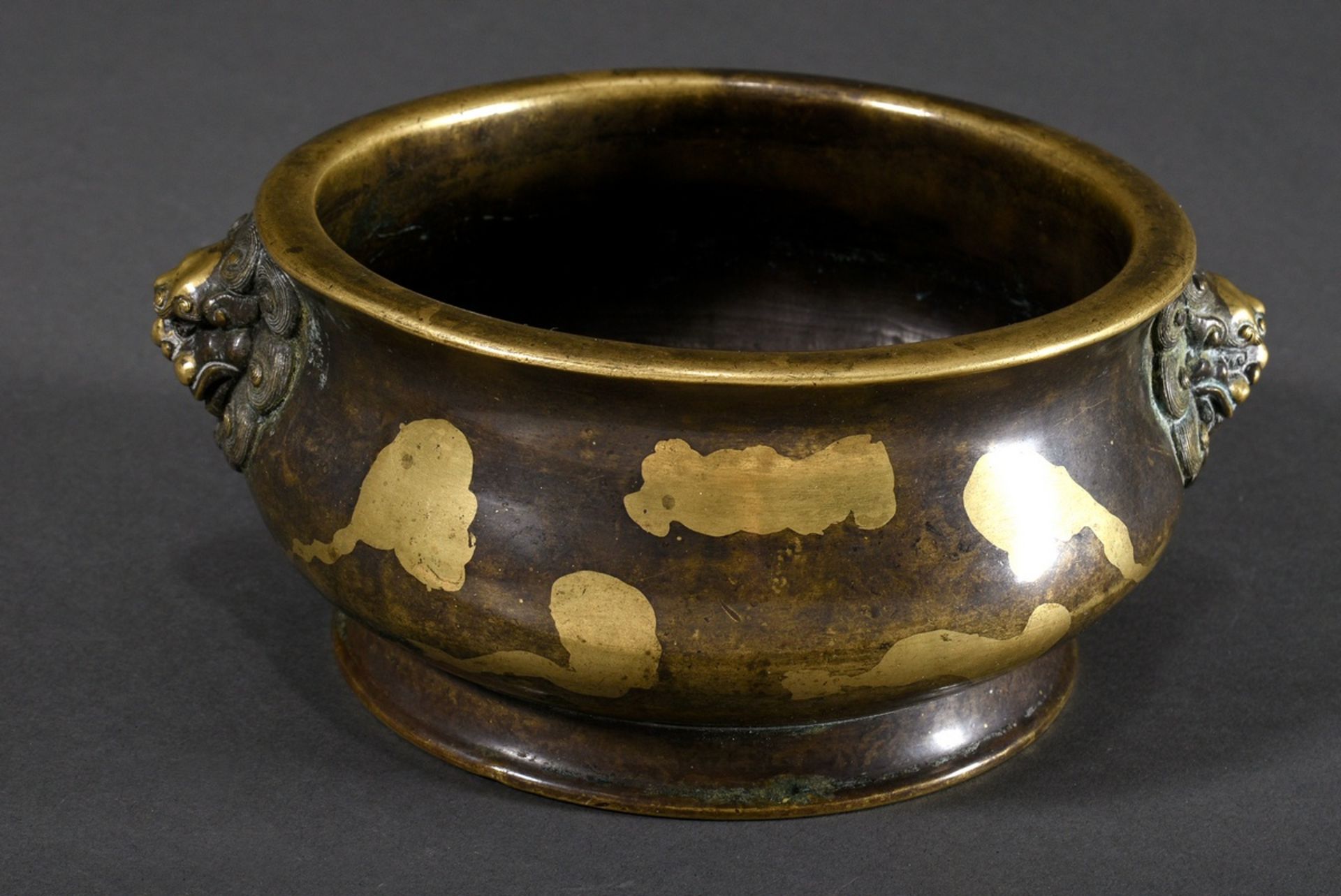 Bronze censer with gold-plated decoration and finely worked lion heads, Qianlong seal mark, on late - Image 5 of 9