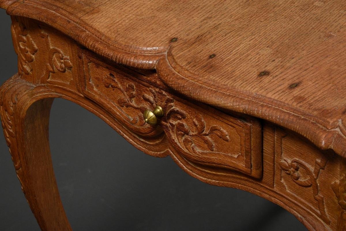 Small oak baroque table with curved top and legs as well as floral carved rack and 2 drawers in the - Image 4 of 5