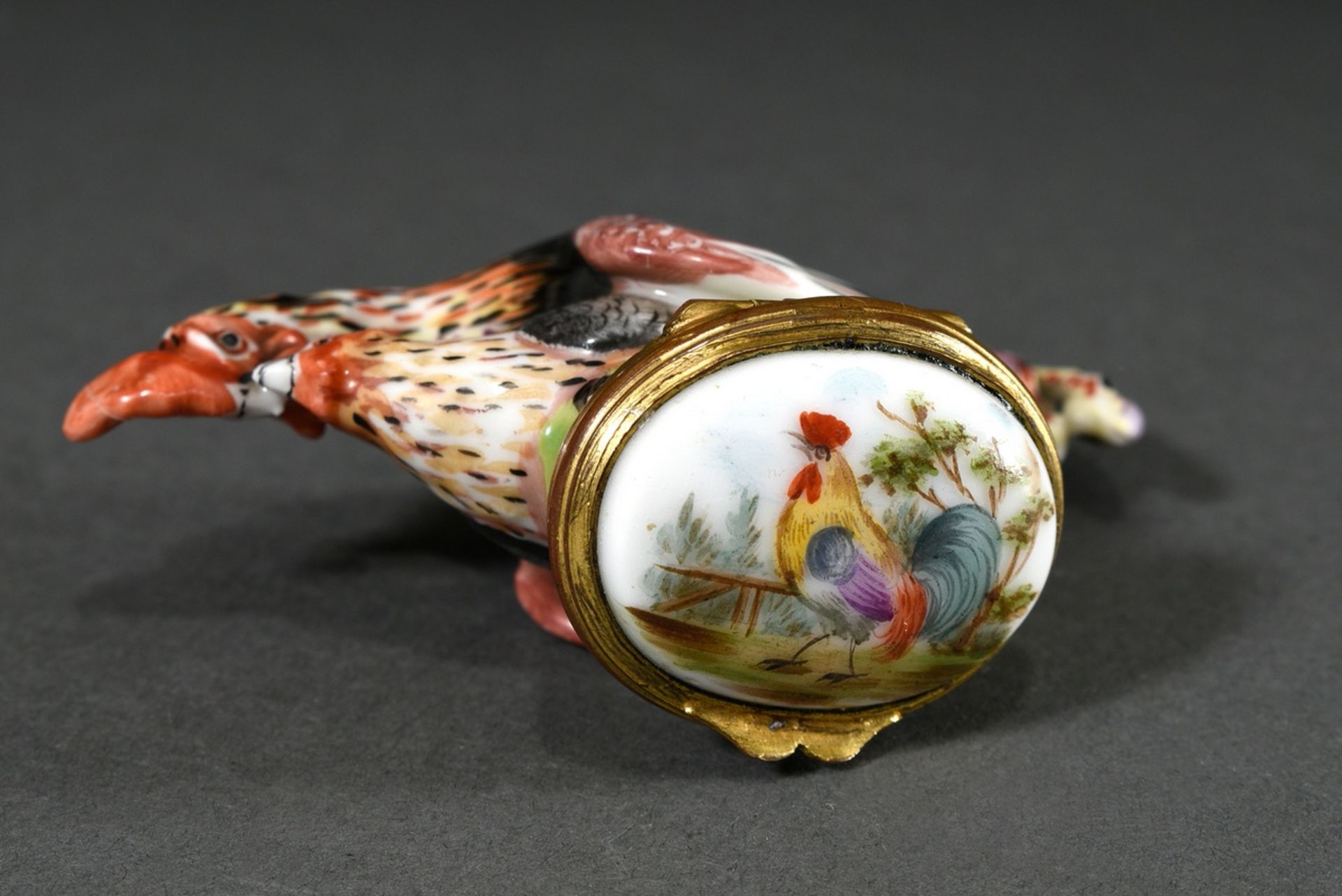 French porcelain box "Rooster and Hen" in Meissen style with gilt bronze mounting, polychrome paint - Image 3 of 4