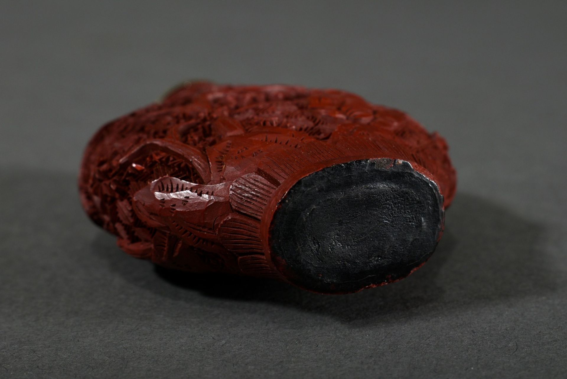 Red carved lacquer snuff-bottle "Landscape and Garden Scenes" in deep relief, stopper with coral ca - Image 4 of 4