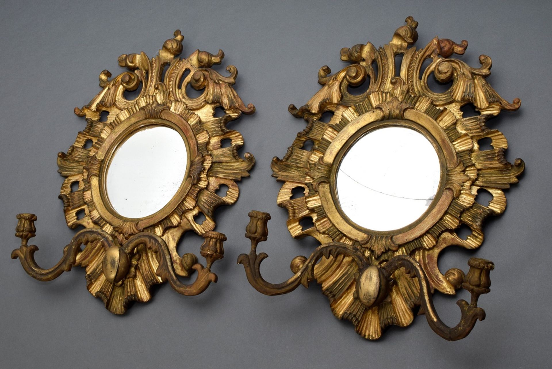 Pair of baroque wall lamp with mirrors and 2 candle arms, gilded wood, mid 18th century, 55x39,5cm,