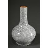 Kleine bauchige Porzellan Vase mit Ge Glasur, China, H. 10,5cm