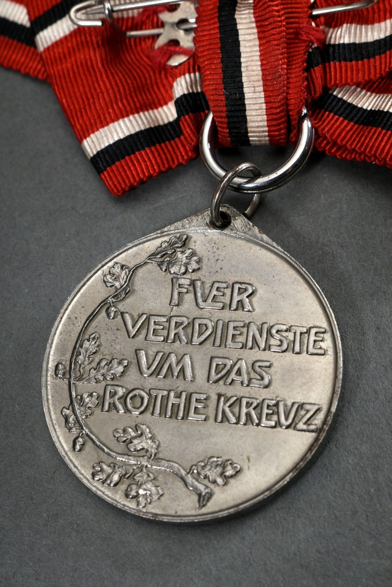 5 Various parts of medals and decorations: 1 Iron Cross 2nd class with ribbon (4,2x4,2cm), 1 Red Cr - Image 4 of 8