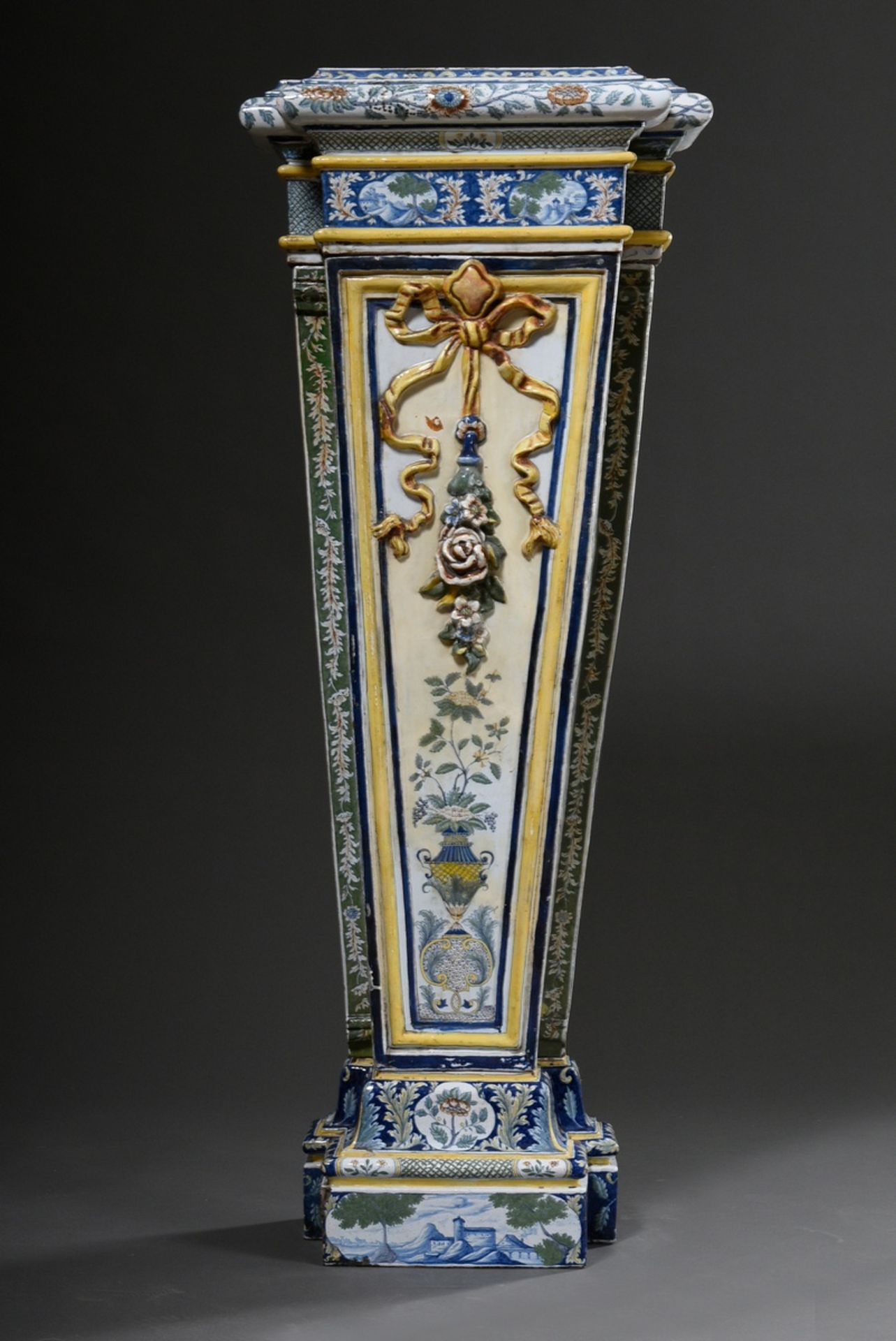 Französische Fayence Pilastersäule mit floraler Malerei, Landschaftskartuschen in Blautönen und pla - Bild 2 aus 11