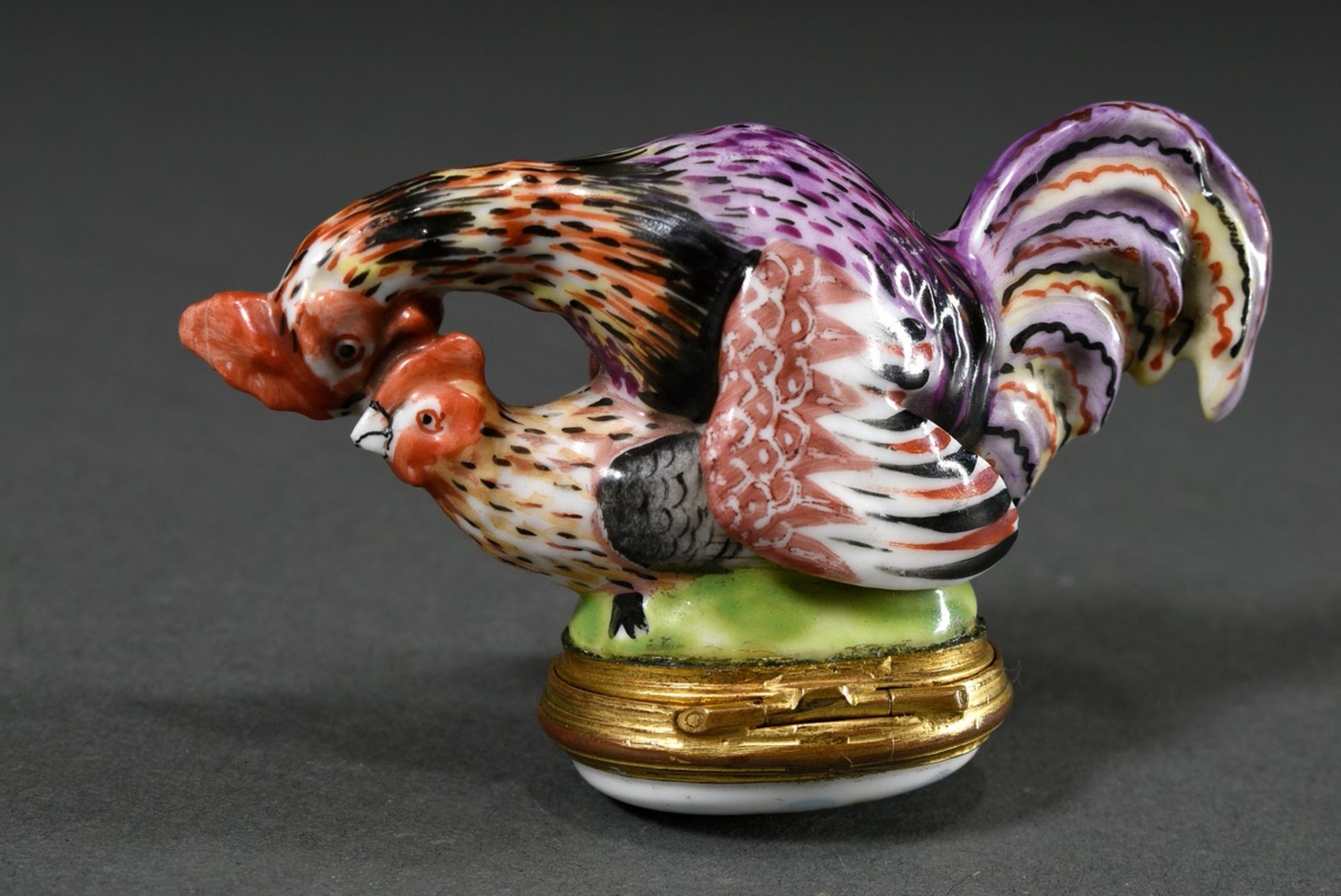 French porcelain box "Rooster and Hen" in Meissen style with gilt bronze mounting, polychrome paint - Image 2 of 4