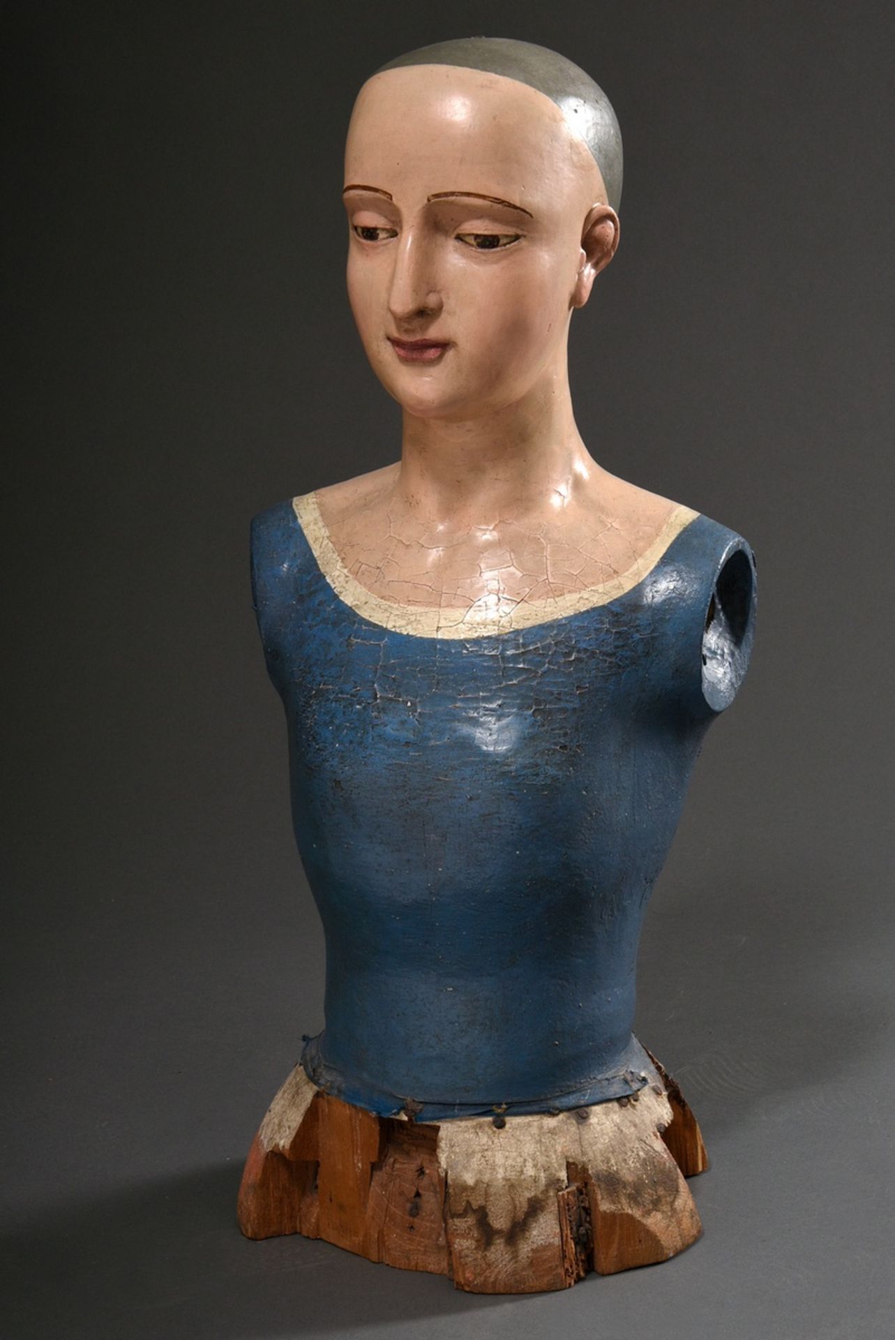 Gate bust of a female processional figure, softwood coloured, 18th/19th century, hight 65cm, chips