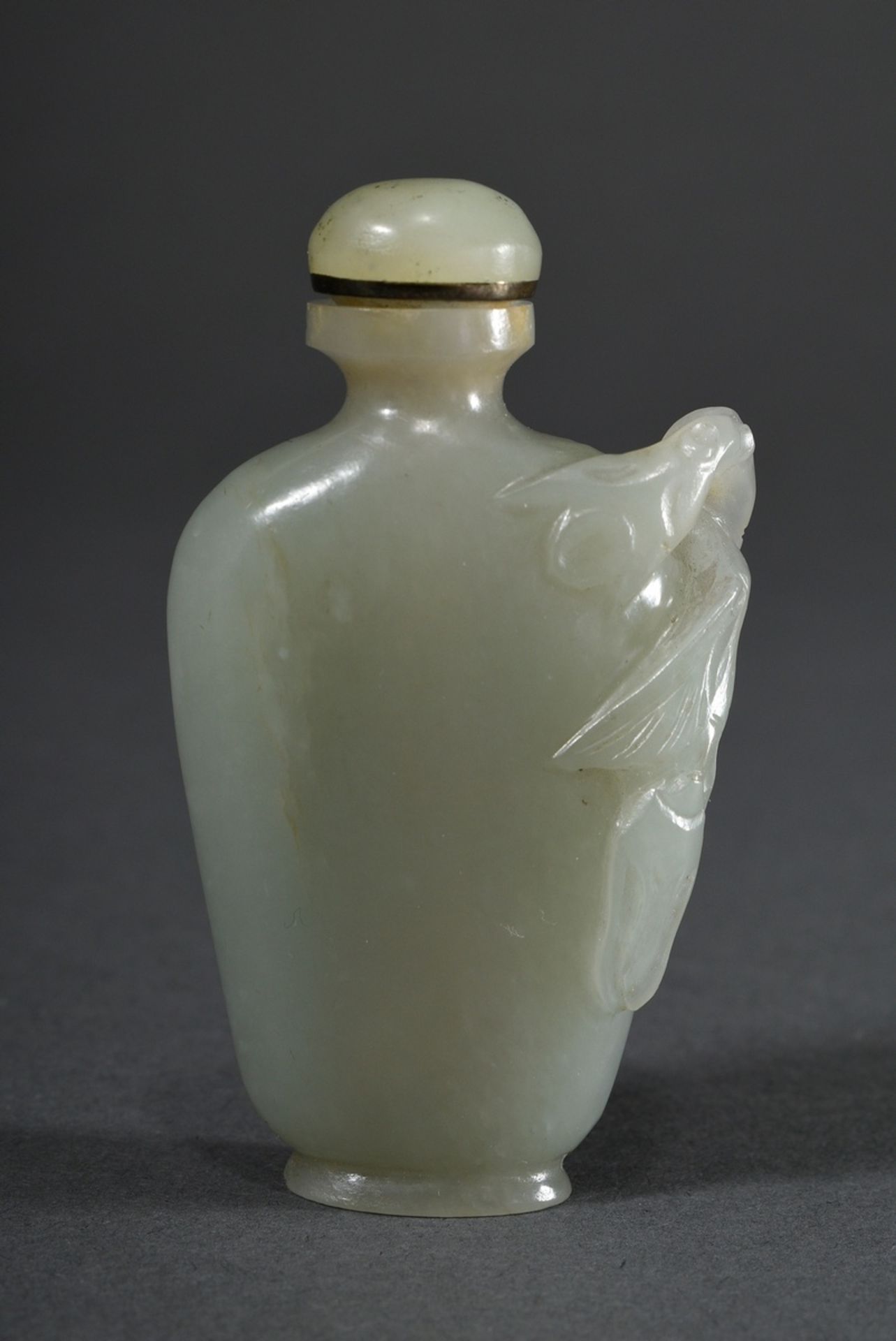 Seladon jade snuffbottle with "flower and leaf decoration" in high relief, China probably Qing dyna - Image 2 of 5