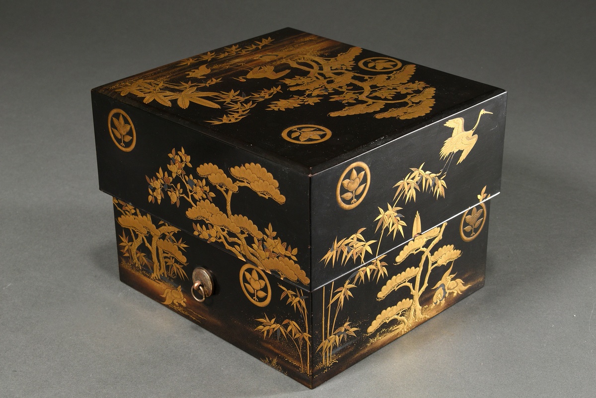 Large lacquer box with Takamaki-e decoration in gold and SIlber "Cranes and dragon turtles in garde - Image 2 of 2