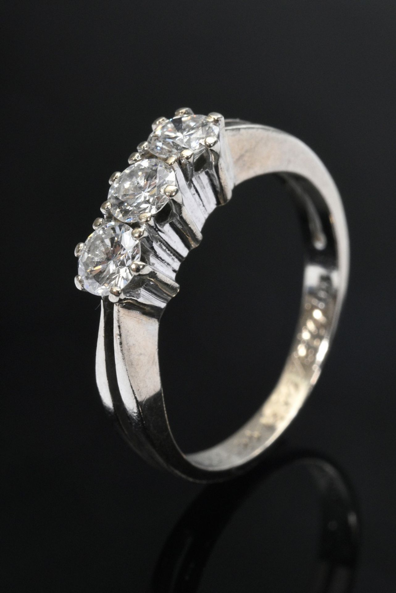 Classic white gold 585 trilogy diamond ring (together approx. 0.66ct/VSI/W), 2,7g, size 53, engrave - Image 2 of 4